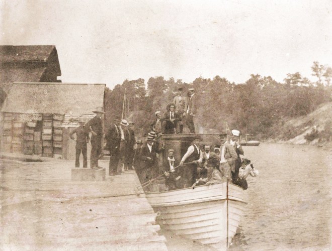 ca 1906 Young tug.jpg